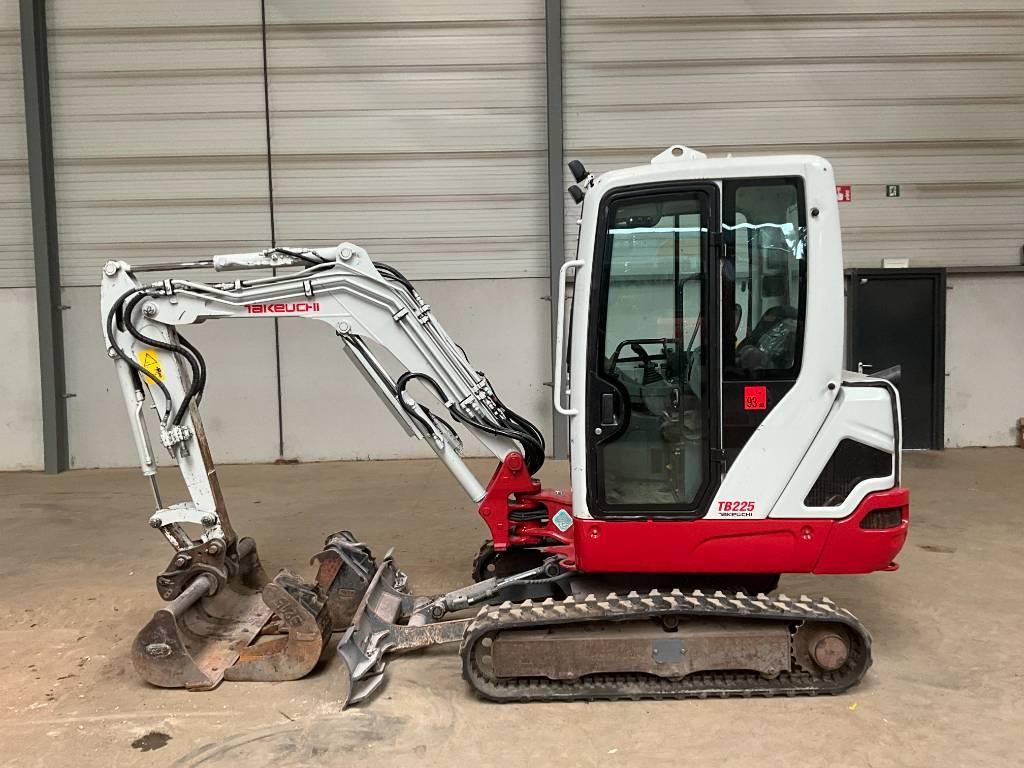 Takeuchi TB 225 Minigraafmachines < 7t