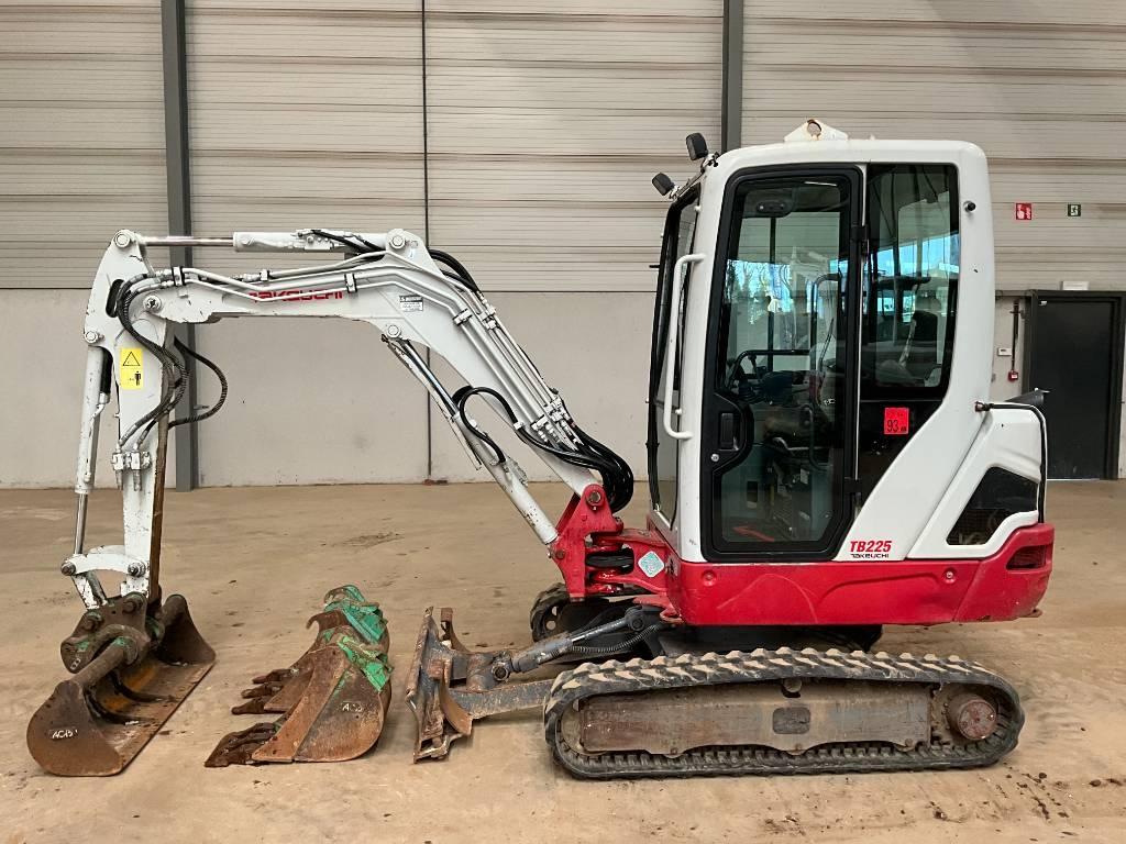 Takeuchi TB 225 Minigraafmachines < 7t