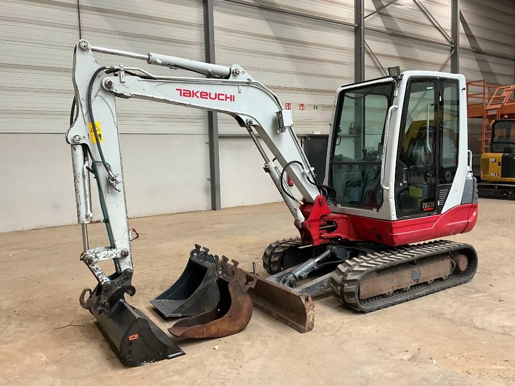 Takeuchi TB 235 Minigraafmachines < 7t