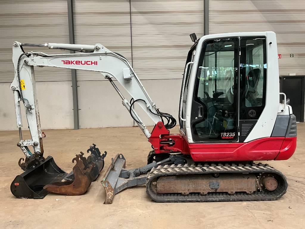 Takeuchi TB 235 Minigraafmachines < 7t