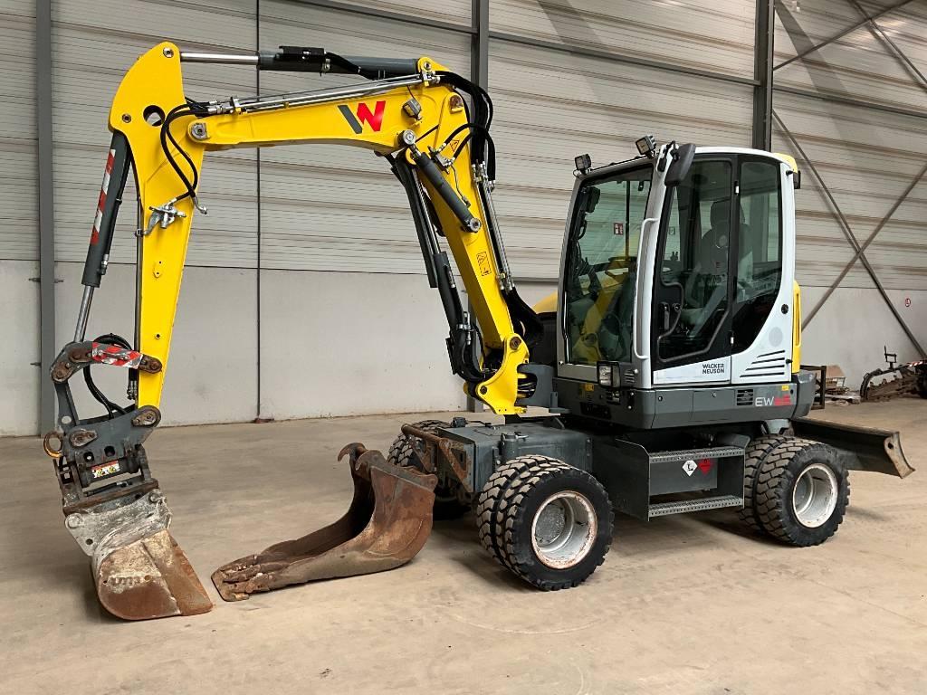 Neuson EW 65 Wielgraafmachines