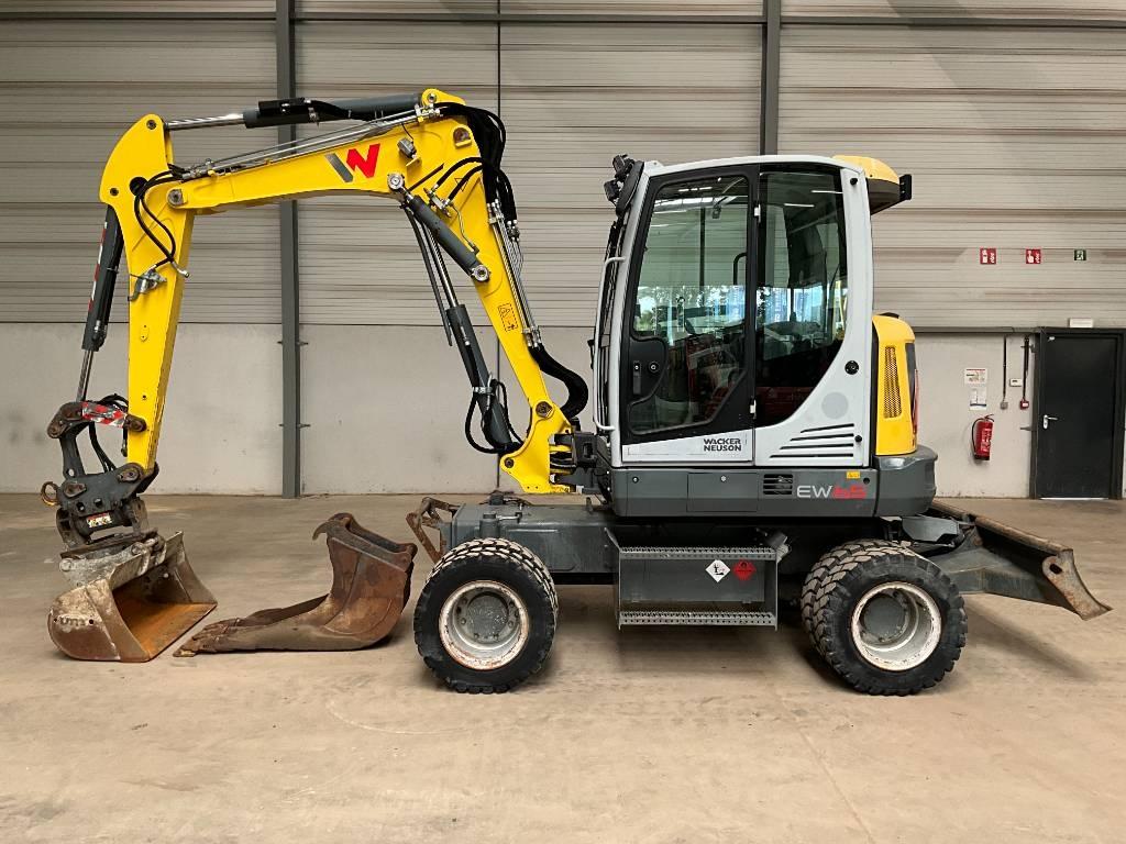 Neuson EW 65 Wielgraafmachines