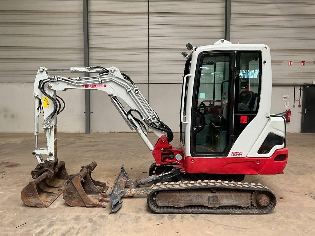 Takeuchi TB 225 Minigraafmachines < 7t