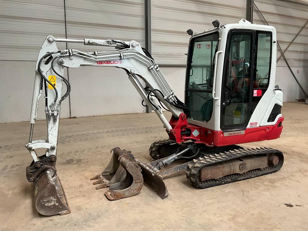 Takeuchi TB 225 Minigraafmachines < 7t