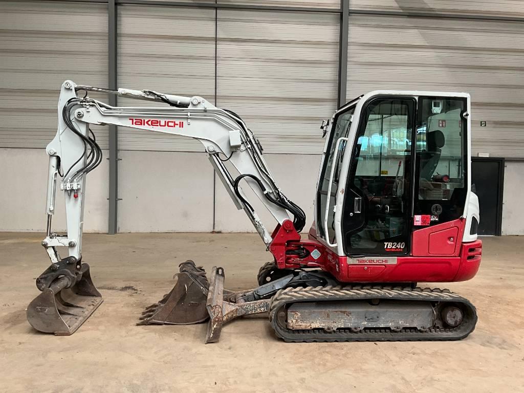 Takeuchi TB 240 Minigraafmachines < 7t