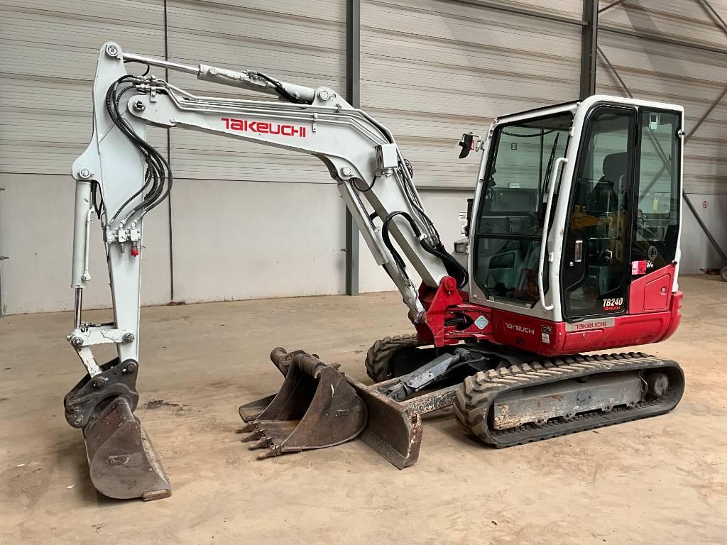Takeuchi TB 240 Minigraafmachines < 7t