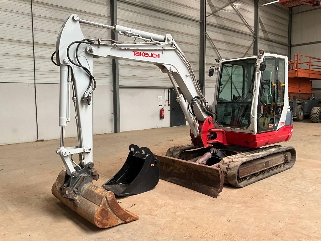 Takeuchi TB 250 Minigraafmachines < 7t
