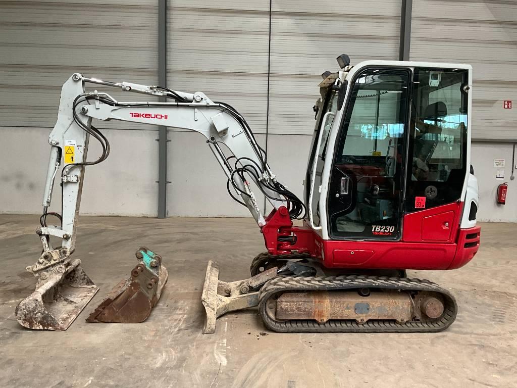 Takeuchi TB 230 Minigraafmachines < 7t