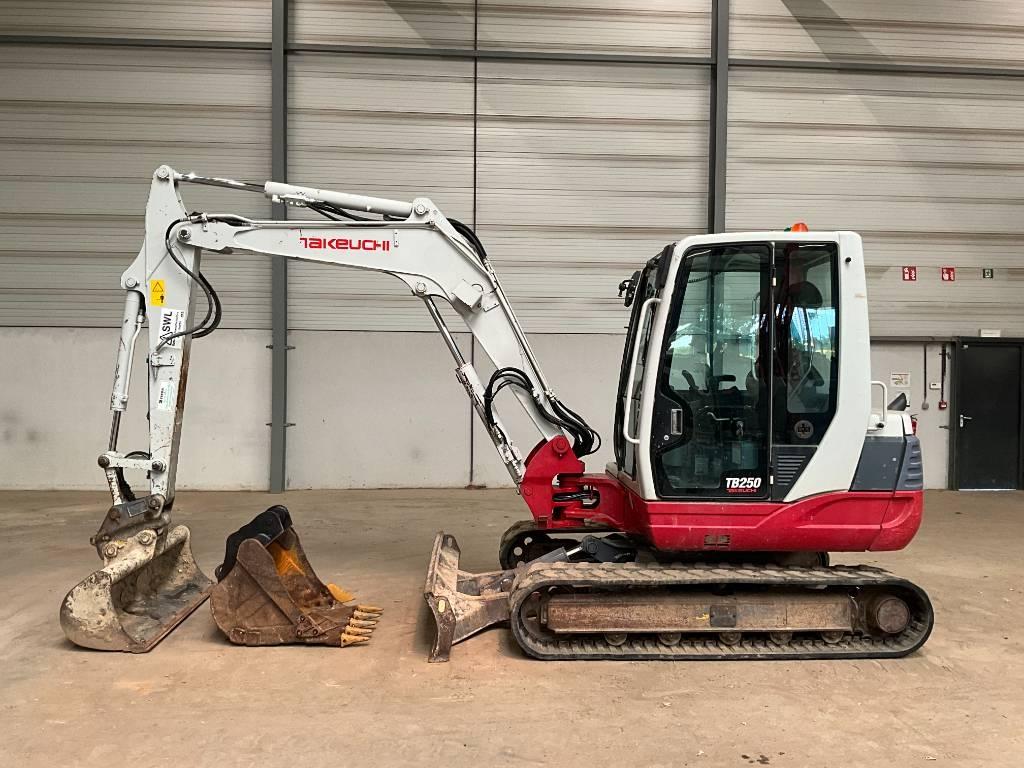 Takeuchi TB 250 Minigraafmachines < 7t