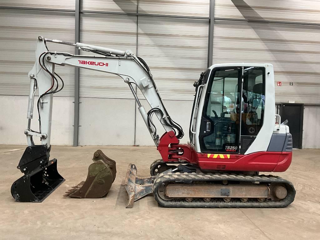 Takeuchi TB 250 Minigraafmachines < 7t