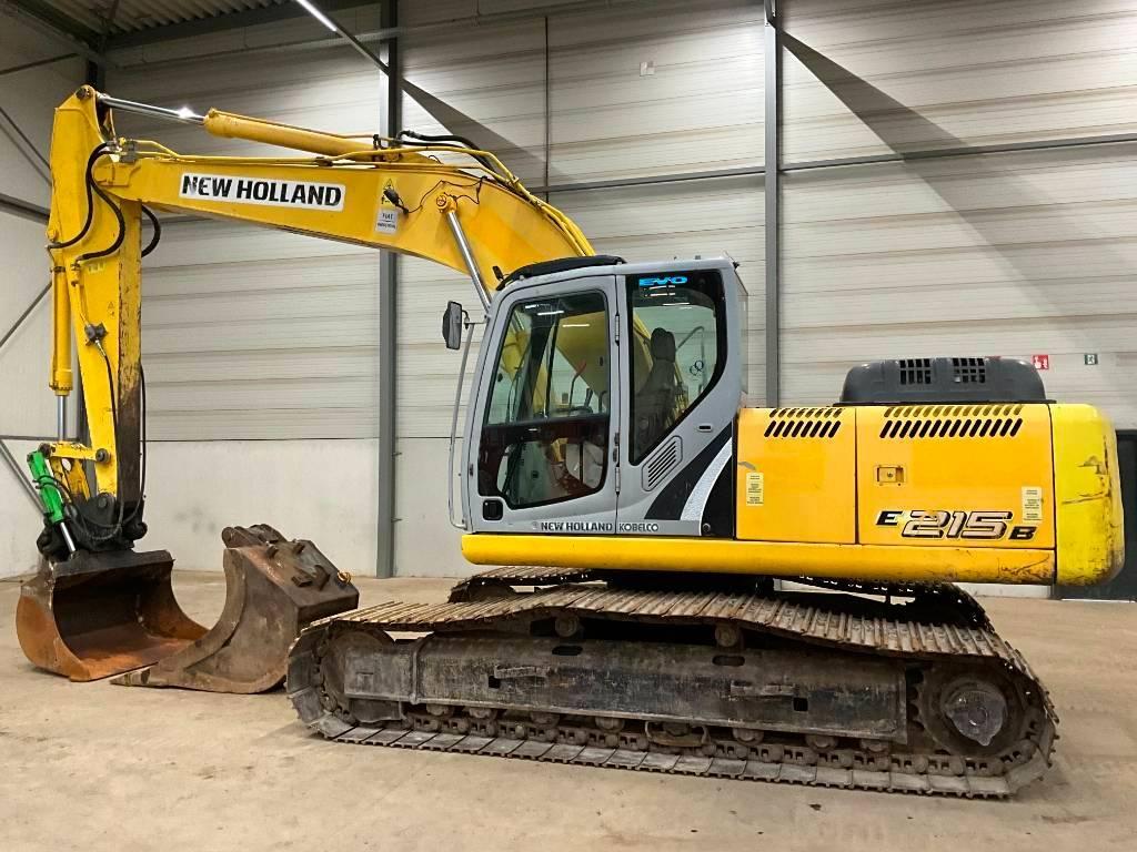 New Holland E 215 B Rupsgraafmachines