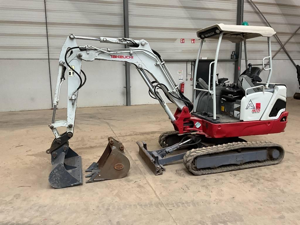 Takeuchi TB 225 Minigraafmachines < 7t