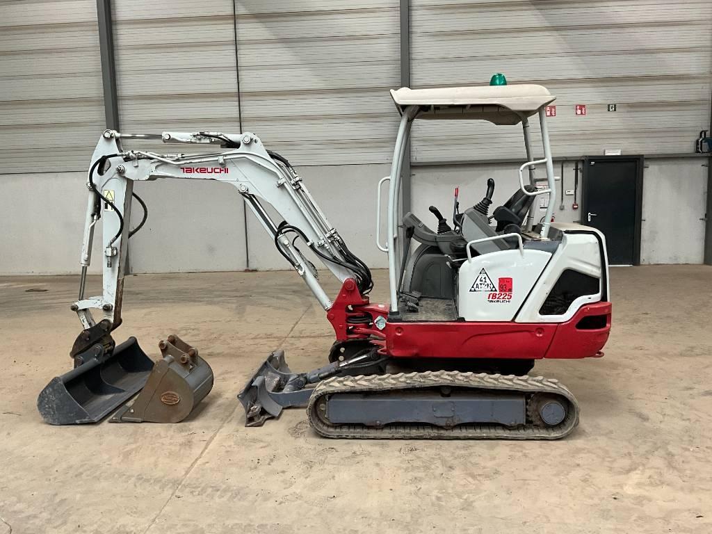 Takeuchi TB 225 Minigraafmachines < 7t
